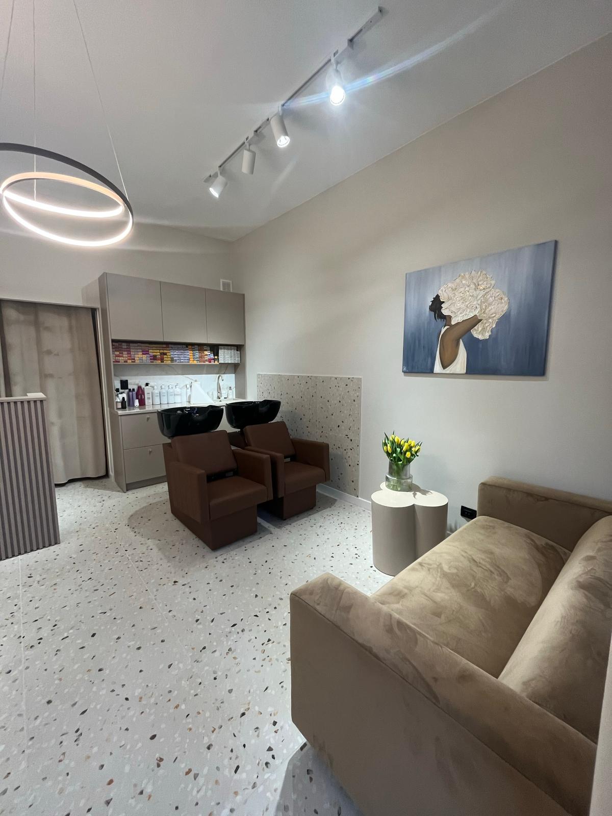 Strefa mycia włosów w salonie Kabaty